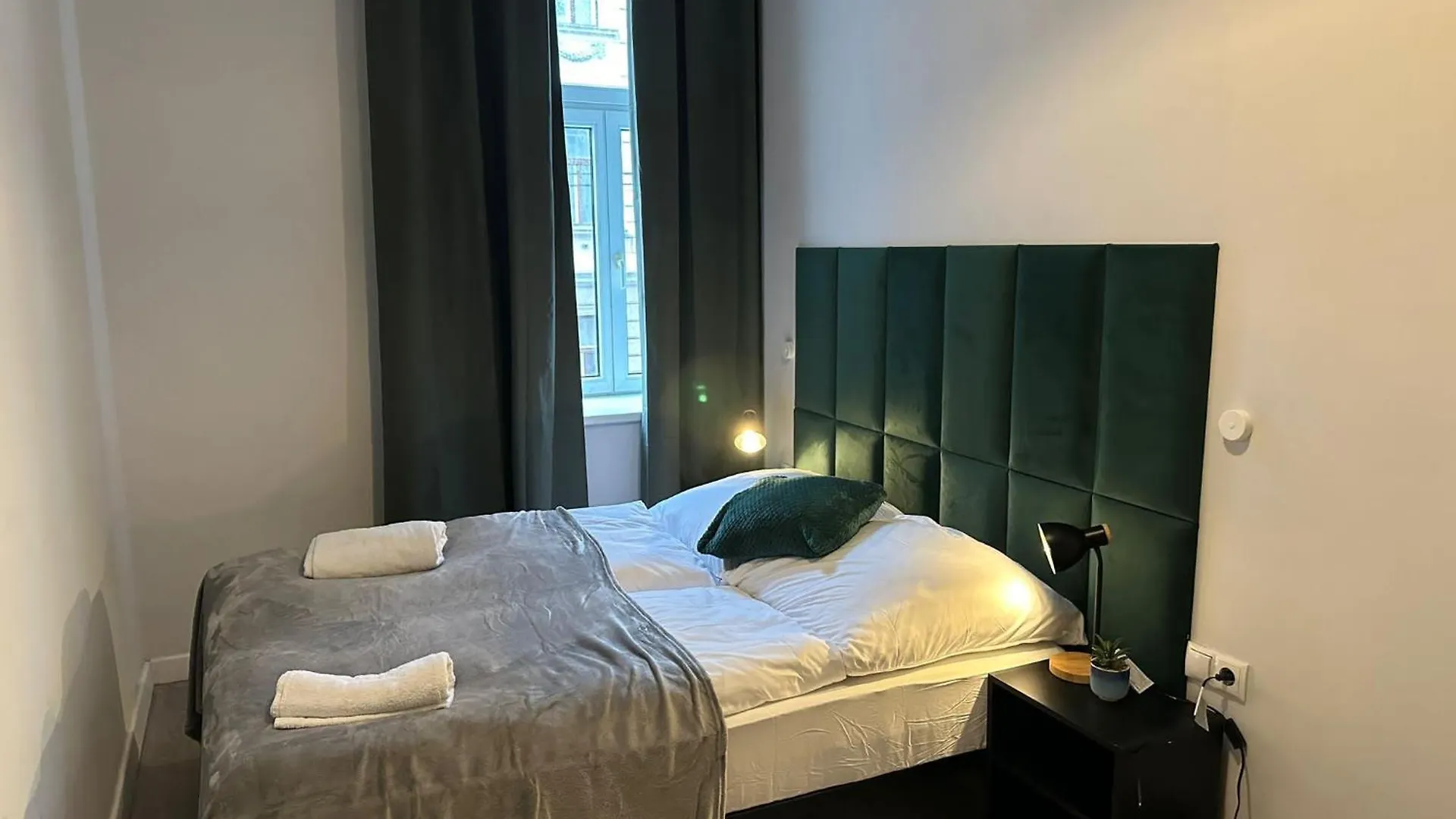 Apartment Budget-Friendly 2+1 Haven: Central Vienna Delight Austria
